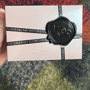 Flower Bomb luxury cream and travel perfume